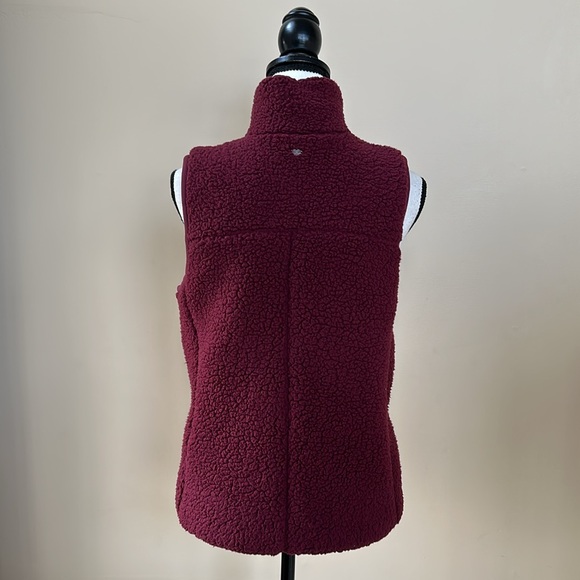 CALIA by Carrie Underwood Sherpa Vest - Picture 4 of 13